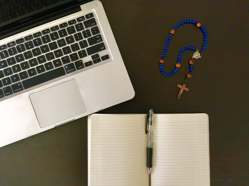 laptop-notebook-rosary